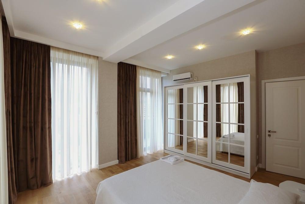 Hosthub - 2BR Super view Apartment