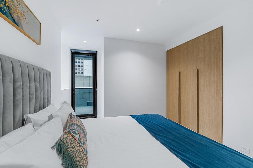 Collins House Apartments by CLLIX