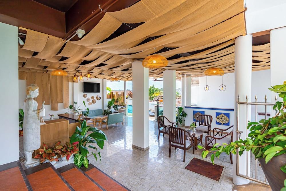 Kata Hill Sea View Hotel