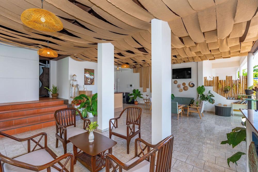 Kata Hill Sea View Hotel