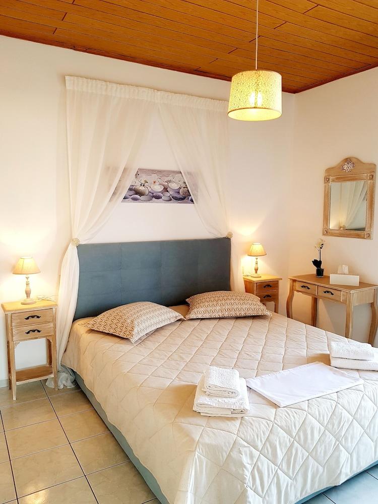 Emmanouil Airport Beach Apartment