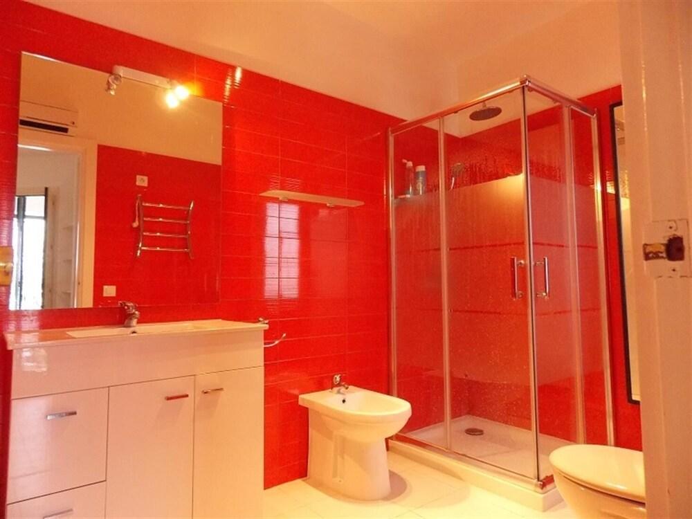 Very Pretty House In Great Location