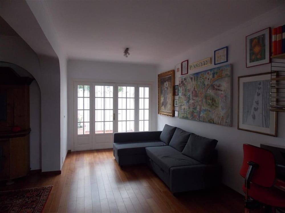 Very Pretty House In Great Location