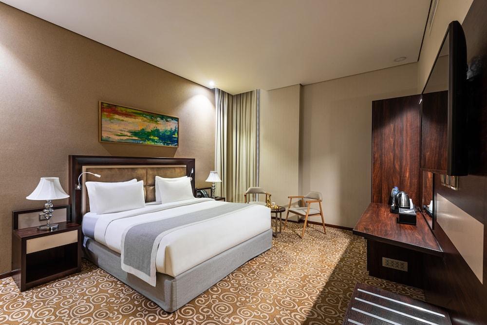 Crowne Rose AlSahafa Hotel