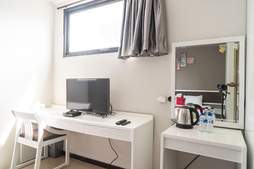 RedDoorz Plus @ Sawah Besar