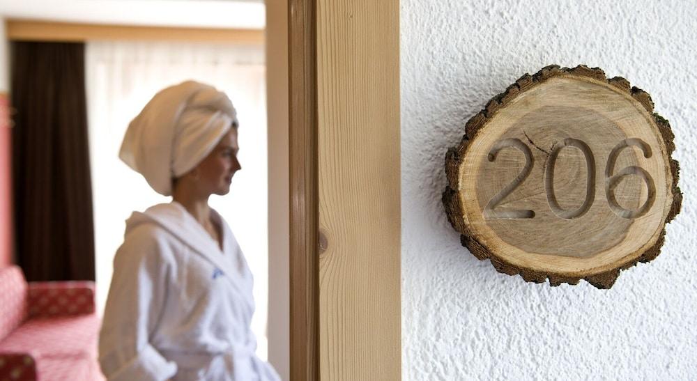 Martina Breakfast Lodge