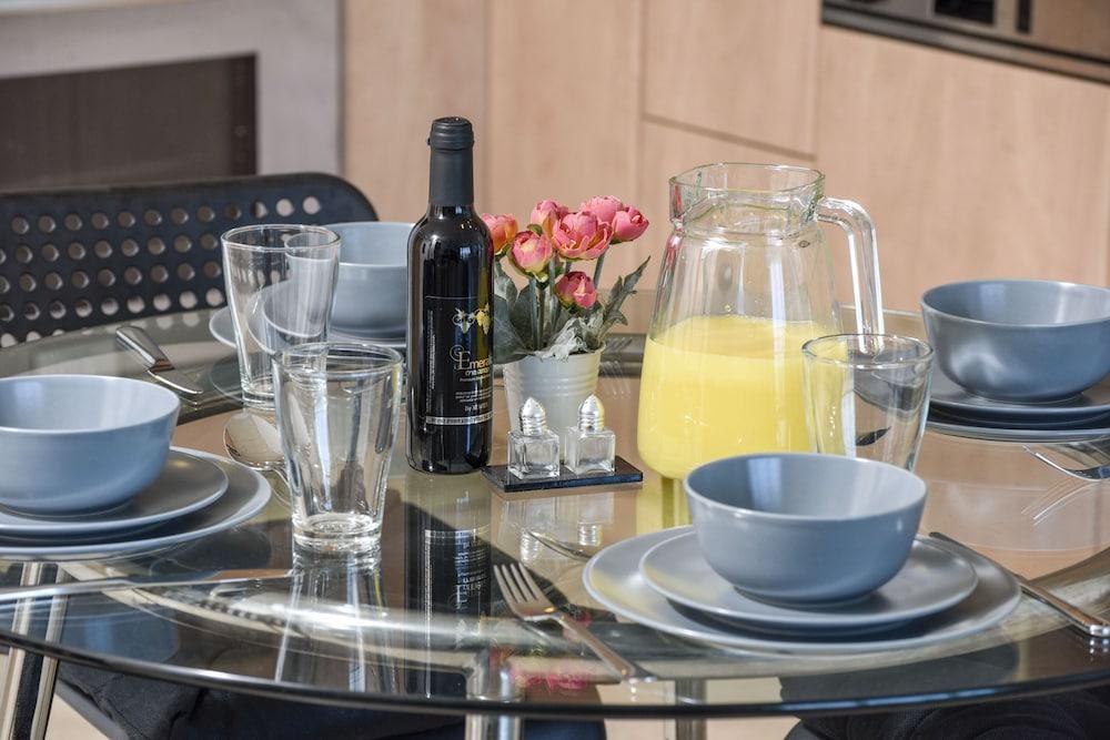Panoramic Sea View Over Beach w Balcony