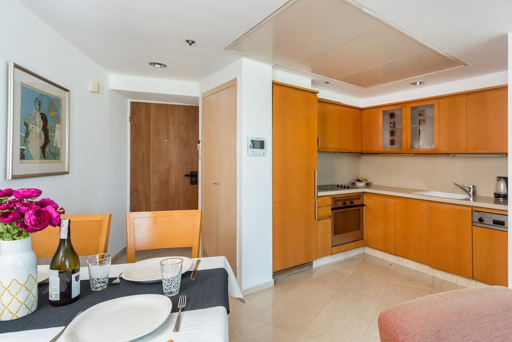 Awesome 1BR apartment with Amazing Balcony