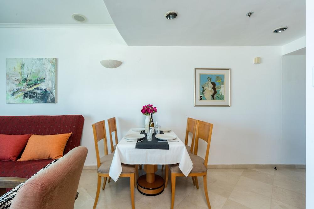 Awesome 1BR apartment with Amazing Balcony