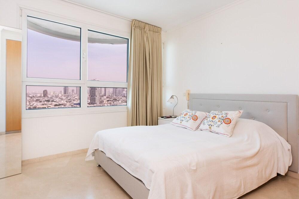 Beachfront w Balconies & Parking