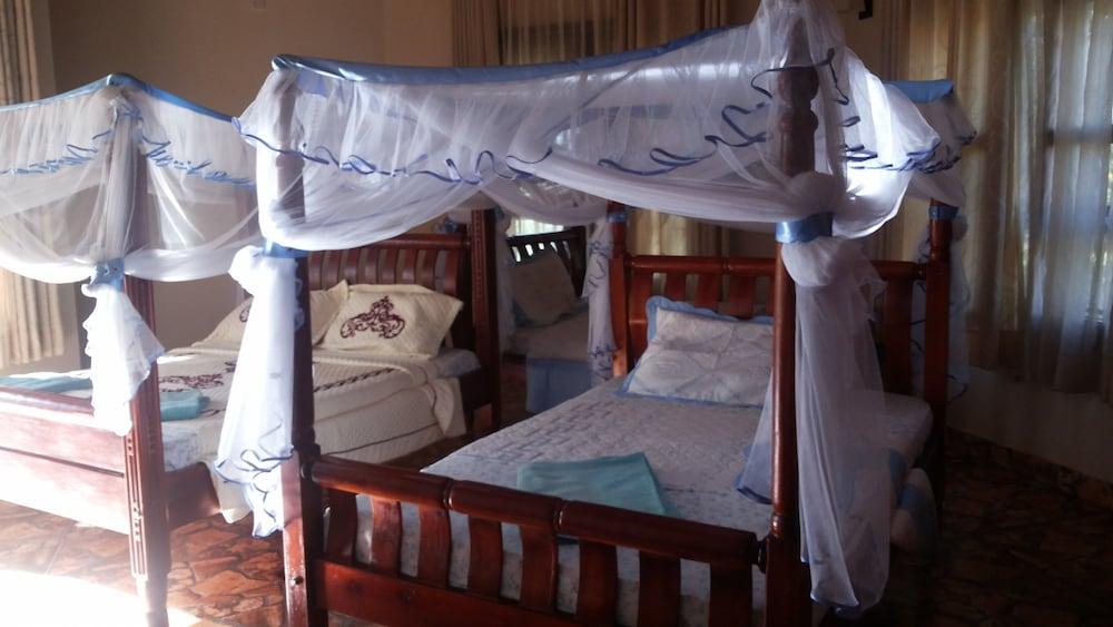 Parkside Safari Lodge