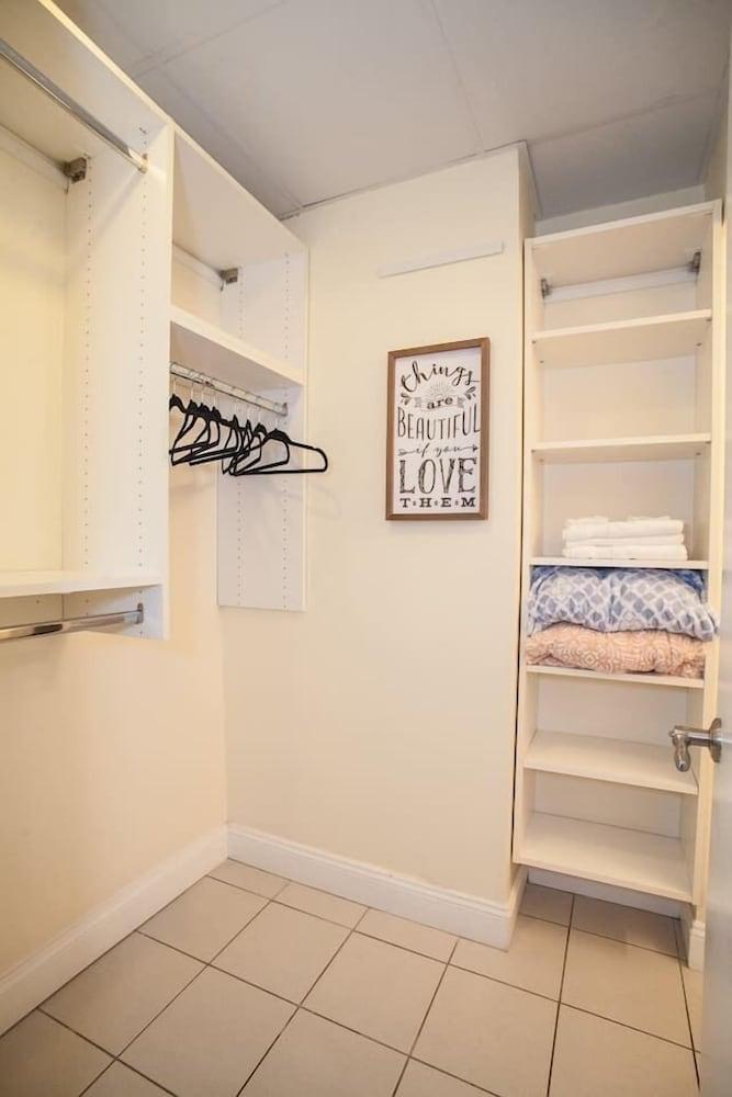 Luxe Condo Back Bay Boston-3 Bedrooms & 2 Baths