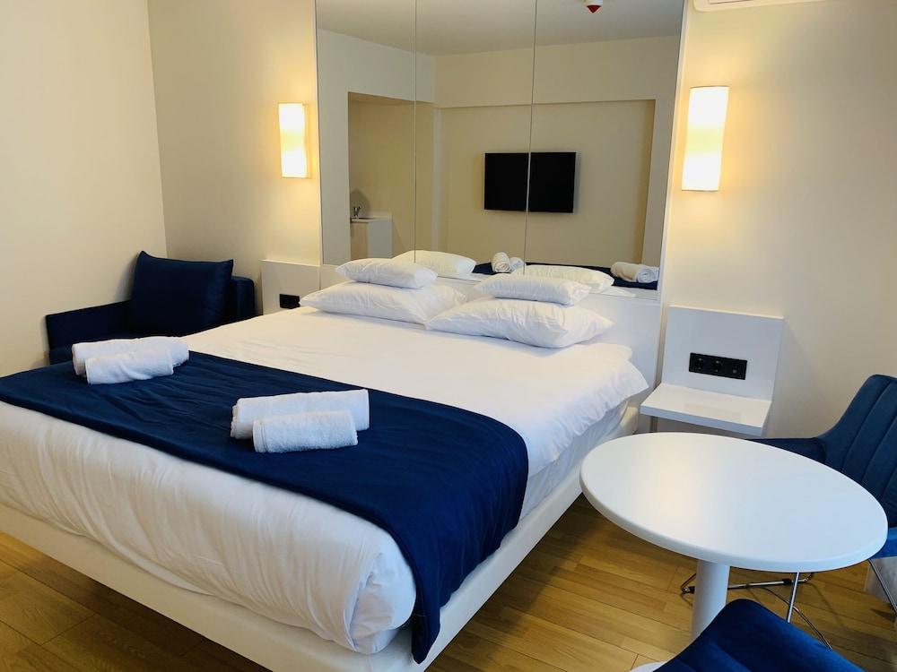 Royal Sea Breeze Apartment