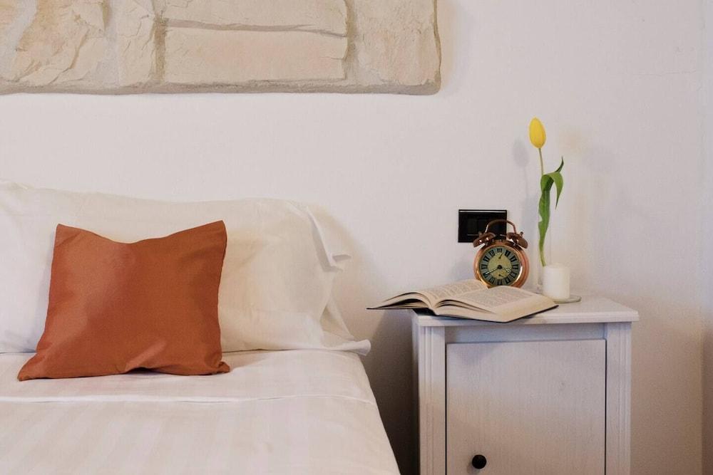 JOIVY Attic on the Lake