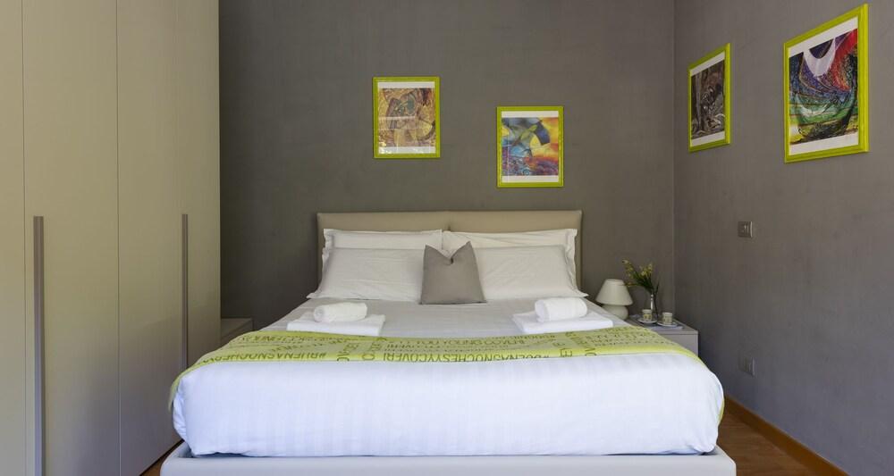 JOIVY Vibrant Studio Near Train Station