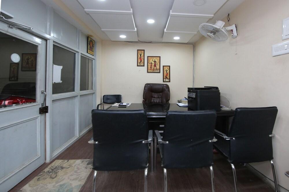 OYO 37676 Hotel Neelkanth