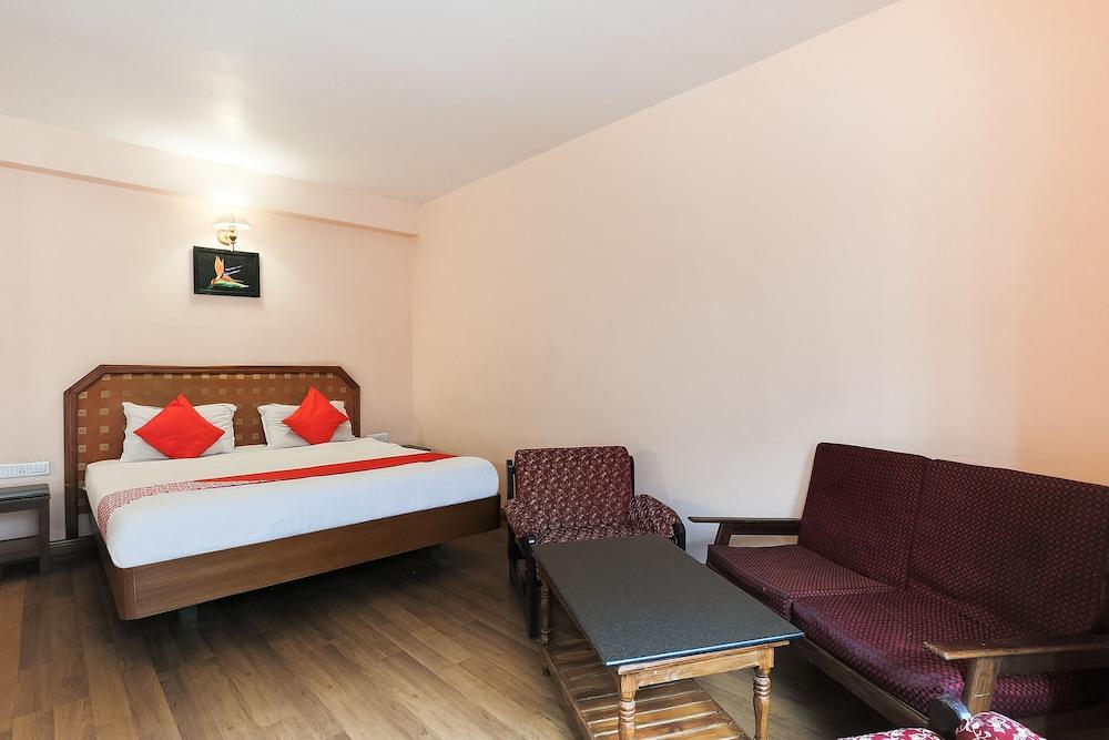 OYO 48910 Hotel Blue Bird