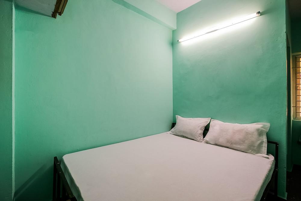 SPOT ON 44572 Jain Residency