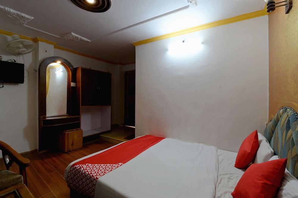 OYO 45690 The Paramount Inn