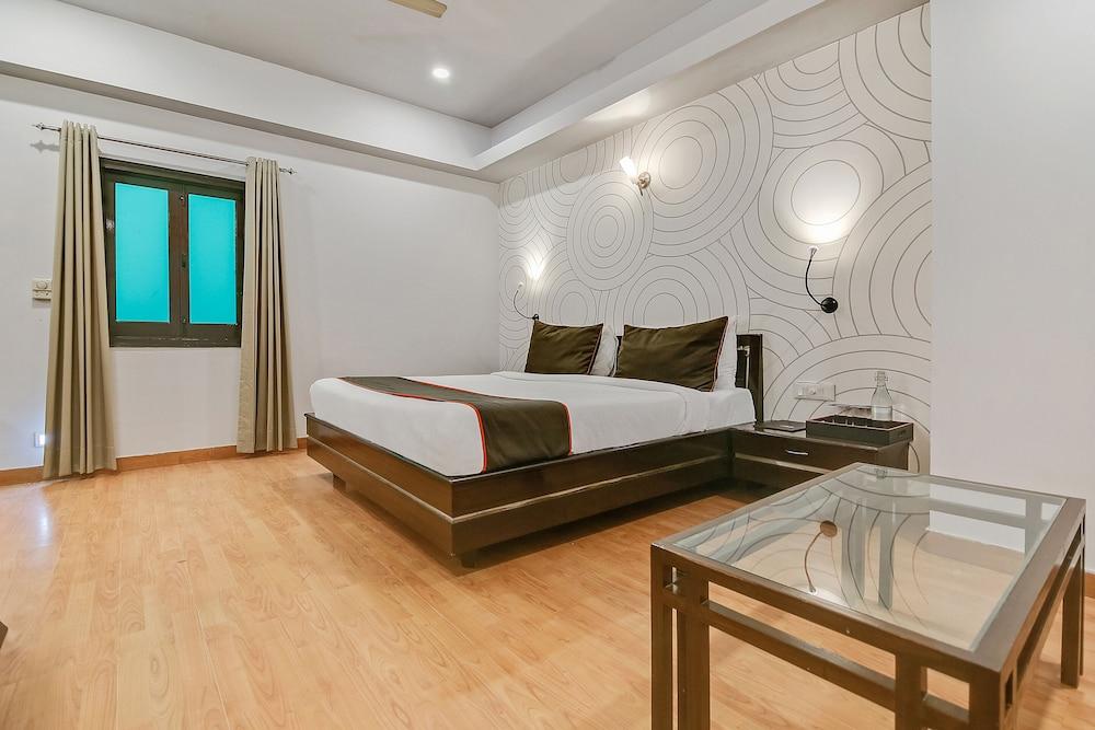 Collection O 40421 Hotel Queens Tower