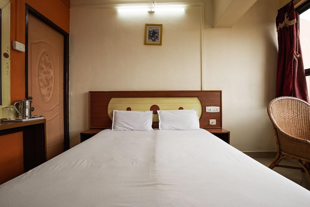 SPOT ON 6991 Hotel Poonam