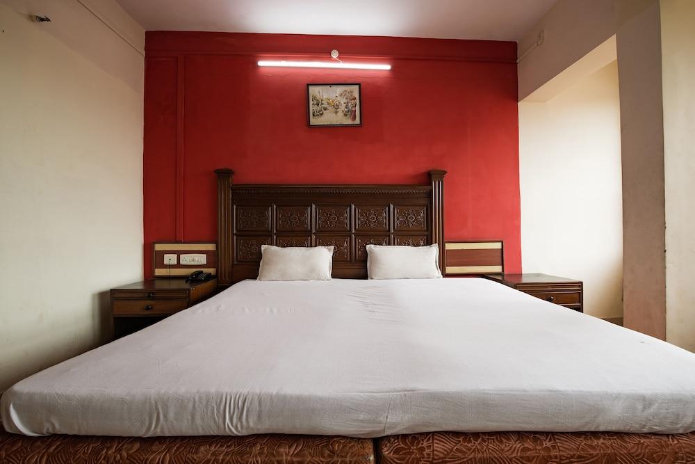 SPOT ON 6991 Hotel Poonam