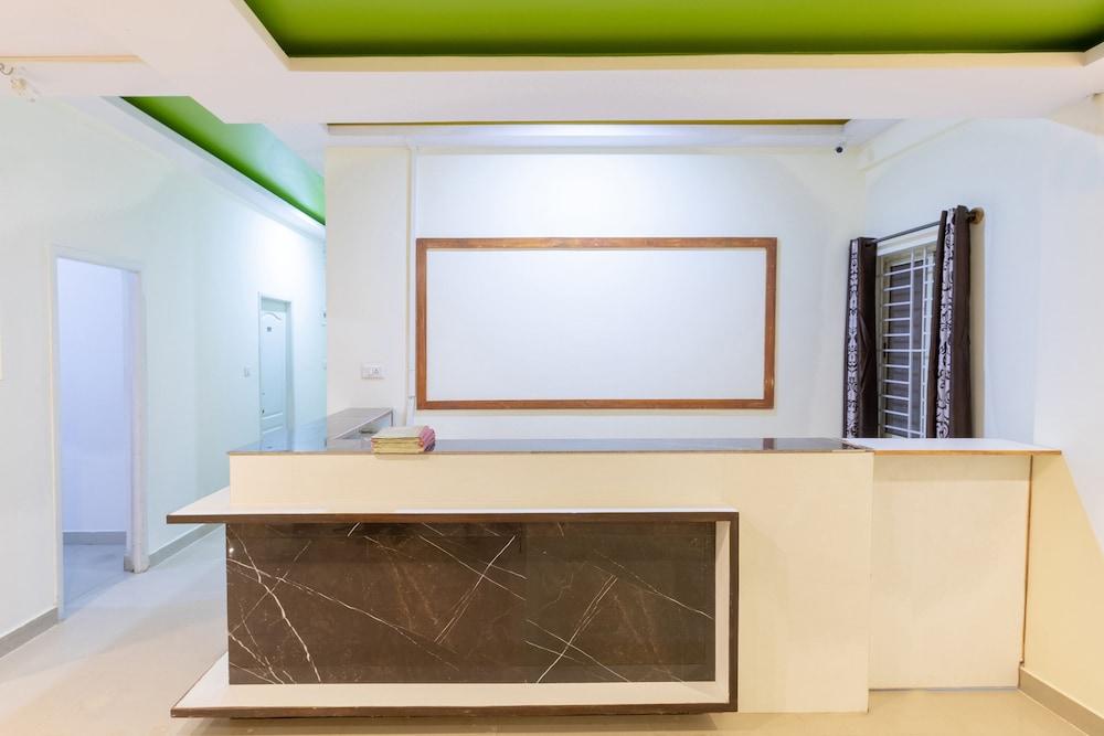 OYO 44601 Akthar Comforts