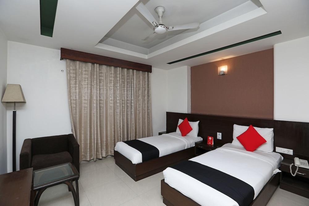 Capital O 445 Impress Hotel