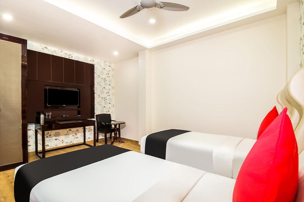 Capital O 37152 Naveen Continental