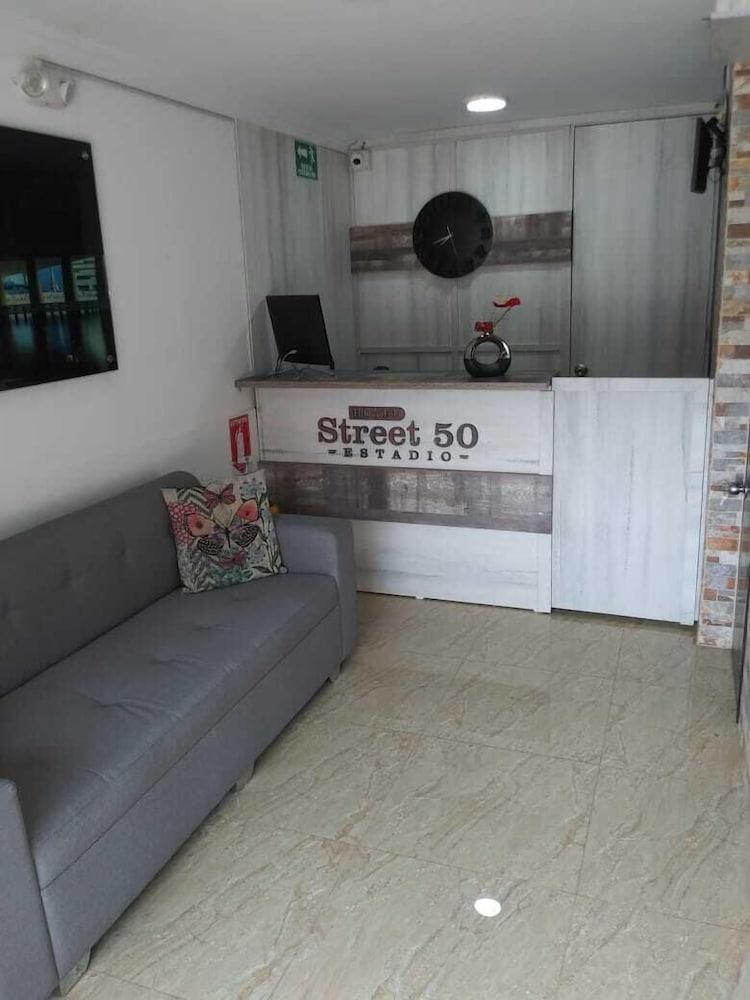 Hotel Street 50 Estadio