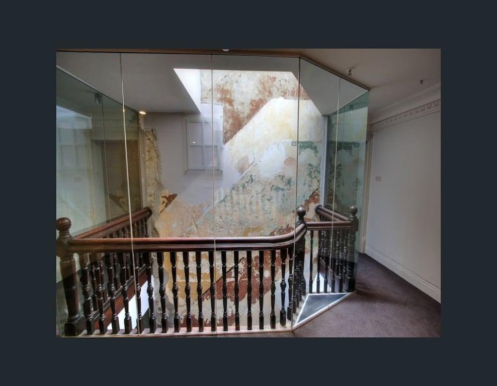 Potts Point Apartment in the Manor