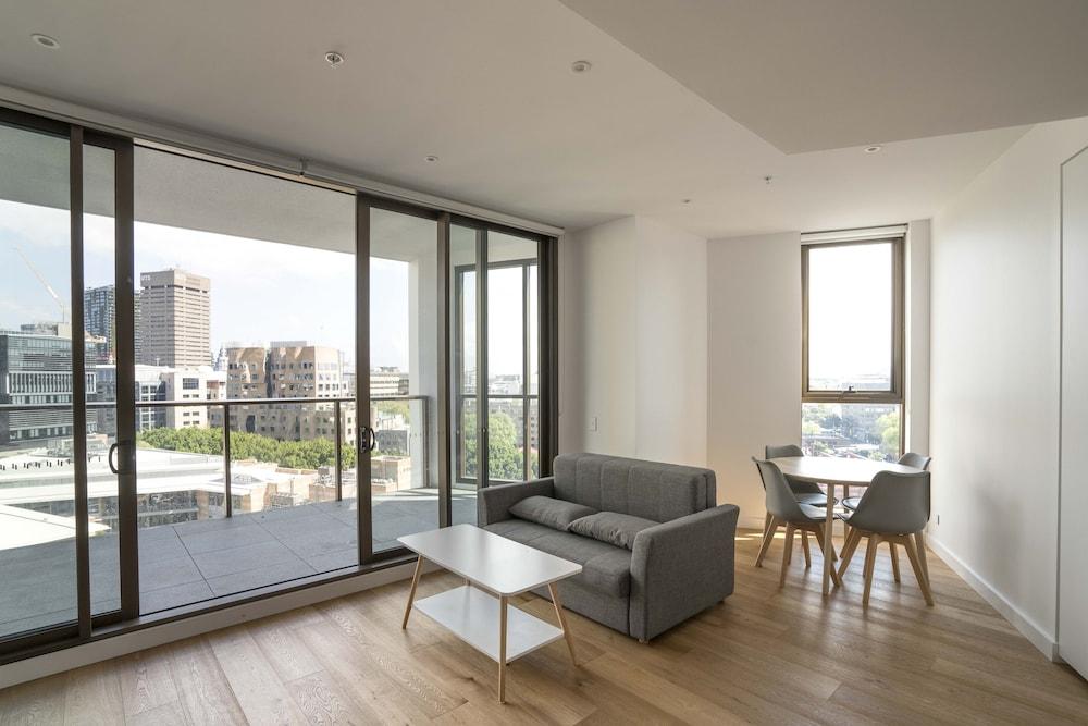 Modern Apartment in Darling Harbour