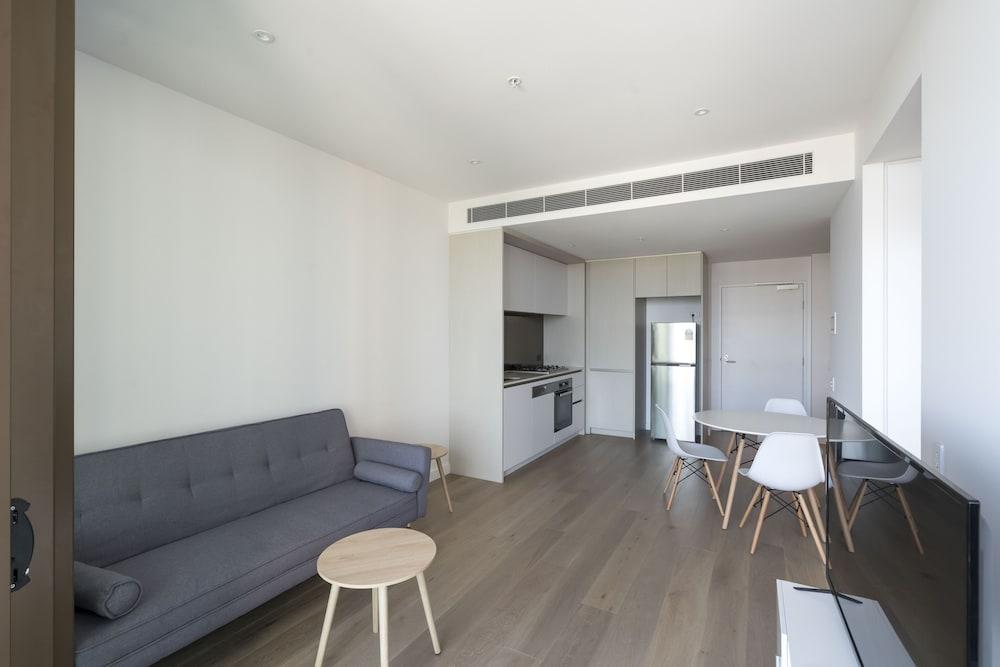 Modern Apartment in Darling Harbour