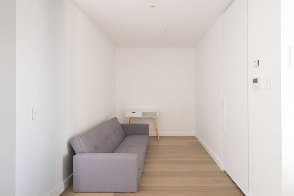 Modern Apartment in Darling Harbour