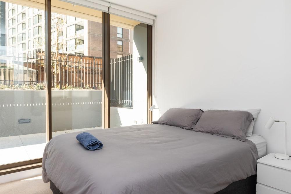 Modern Apartment in Darling Harbour