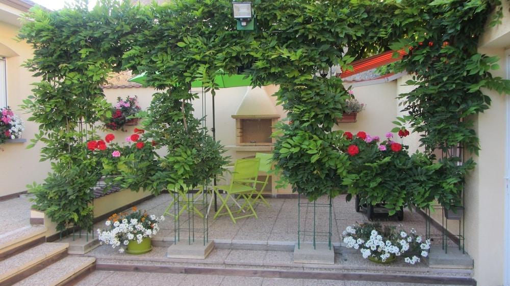 Chambre D'Hotes Les Glycines