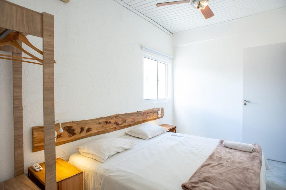 LONGBOARD PARADISE SUITES