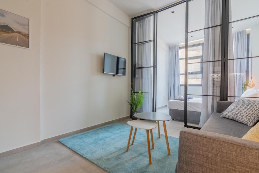 Plenty Apartments Aphrodite