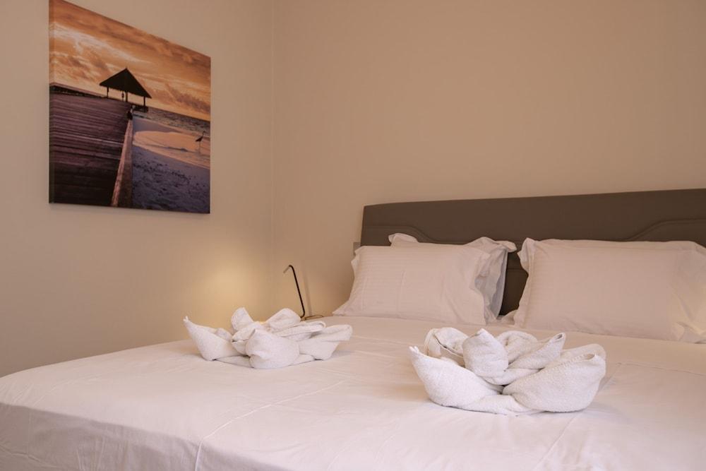 Luxurious 4 Bdrm 3Bath Apt 1- Athens