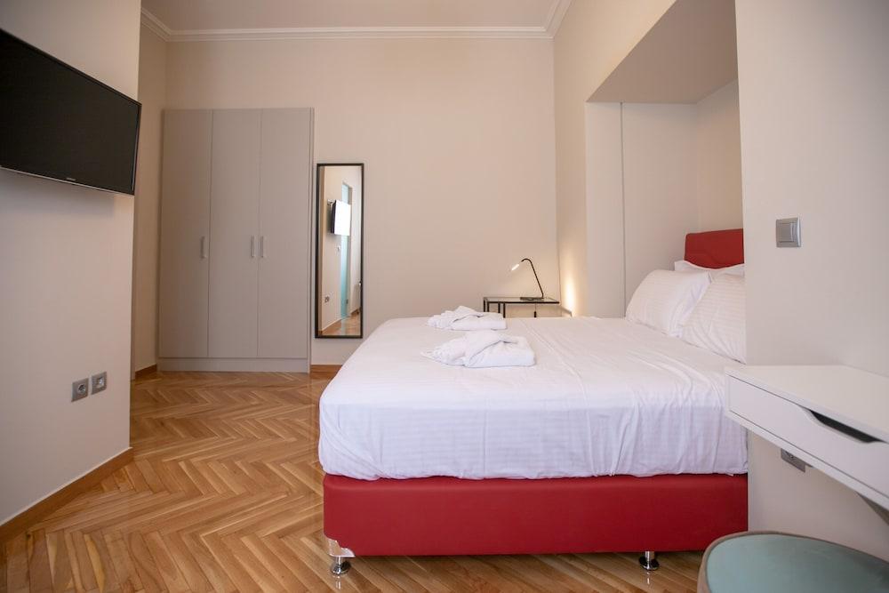 Luxurious 4 Bdrm 3Bath Apt 1- Athens