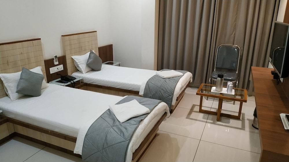 Hotel Satkar Chhatral