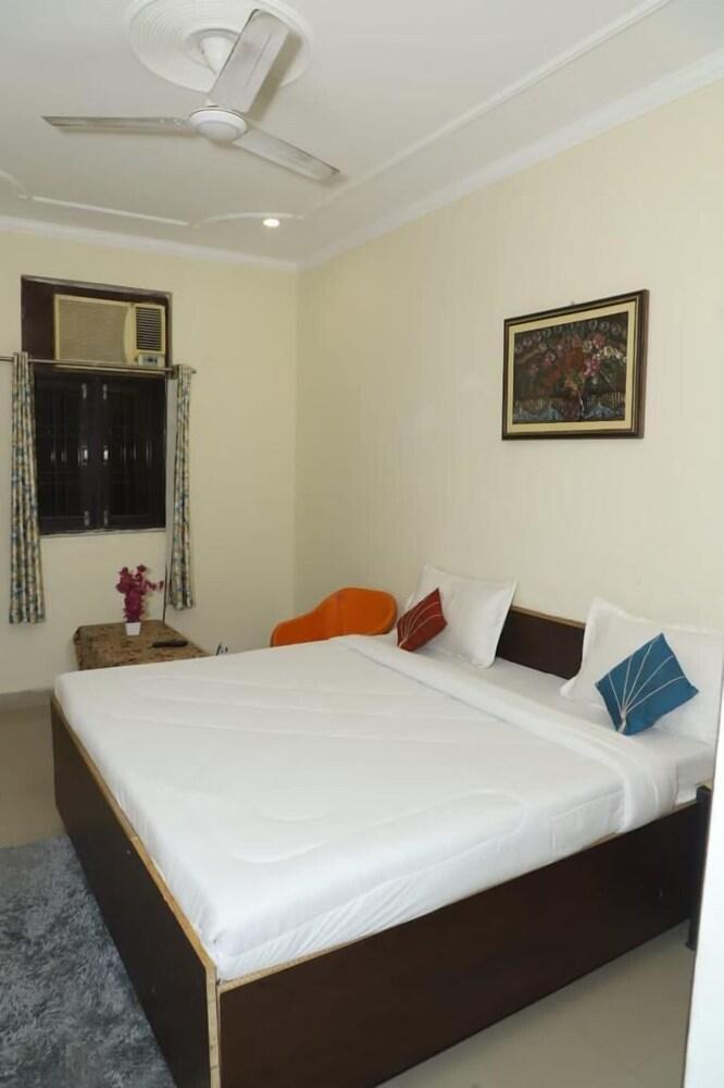 RCS Residency And Guest House