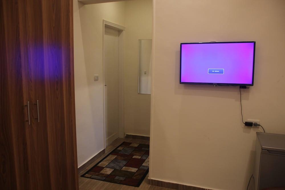 Farida Pyramids View