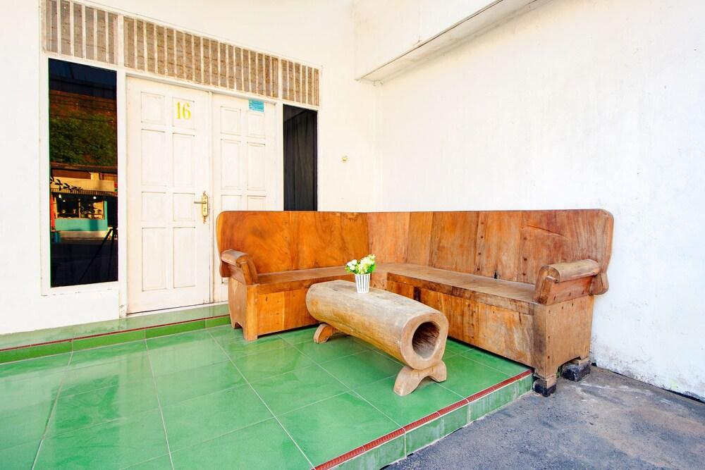 OYO 1533 The Paris Ocean