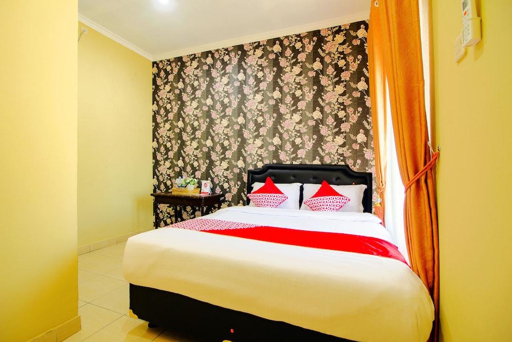 OYO 1533 The Paris Ocean