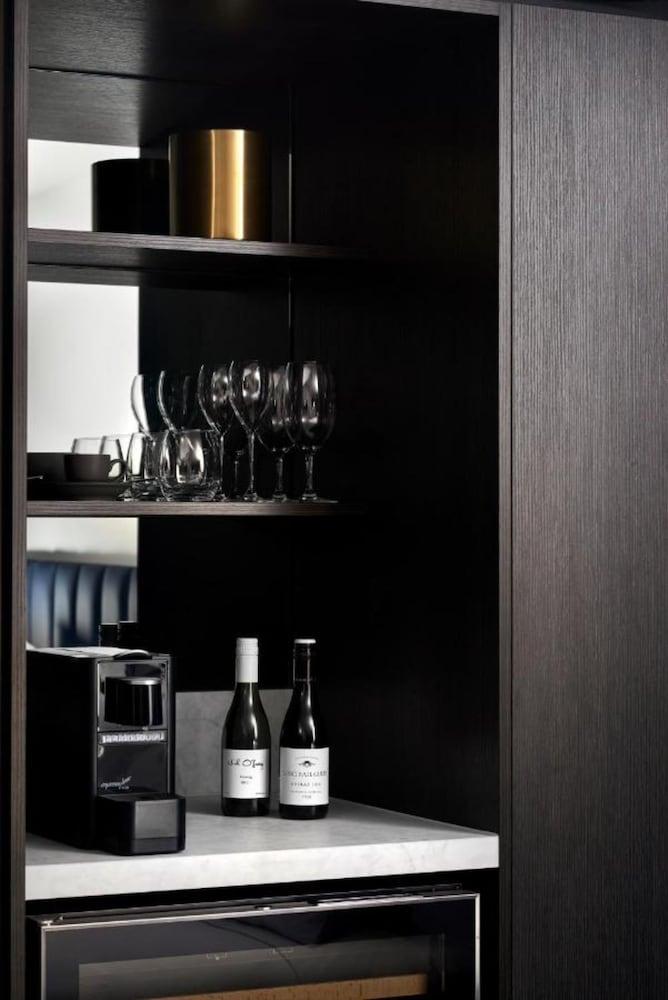 Midnight Hotel, Autograph Collection