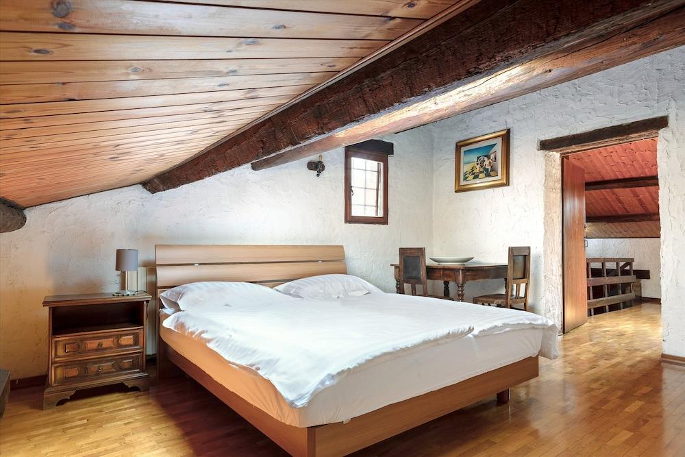 Exclusive Palazzo Schifanoia Apartment