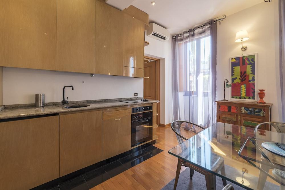 Piazza di Spagna Stylish Flat