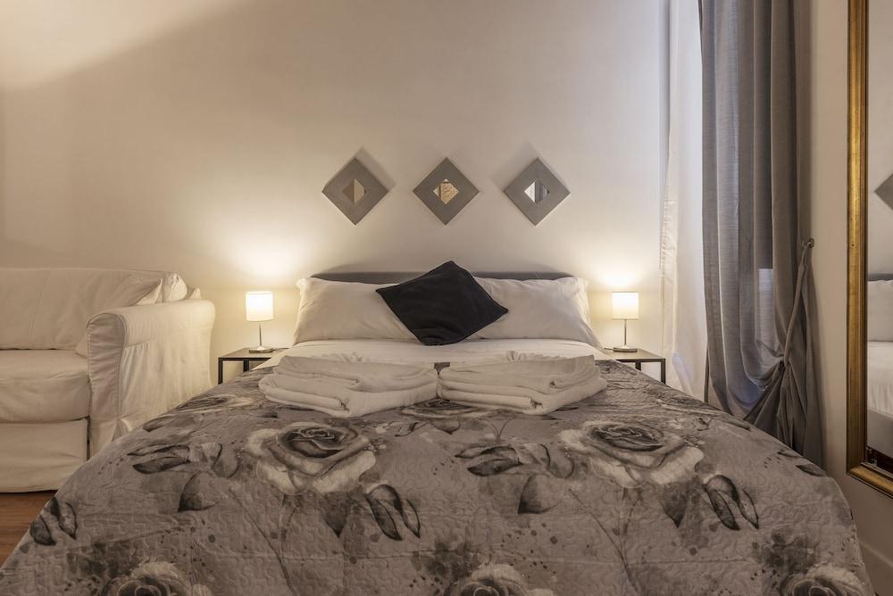 Fori Imperiali Elegant Apartment