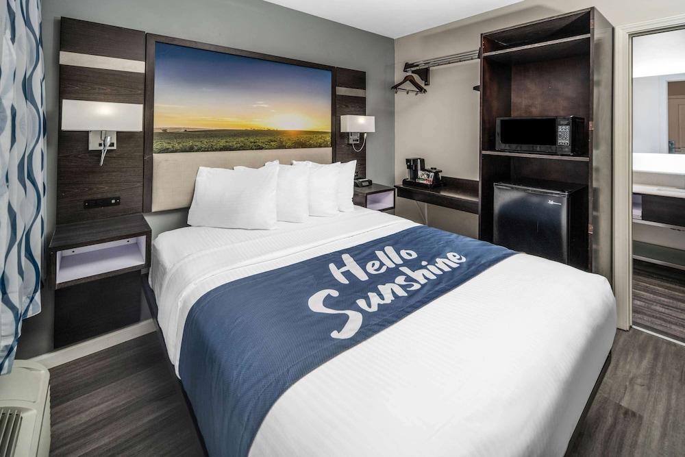 Days Inn by Wyndham Galt/Elk Grove South